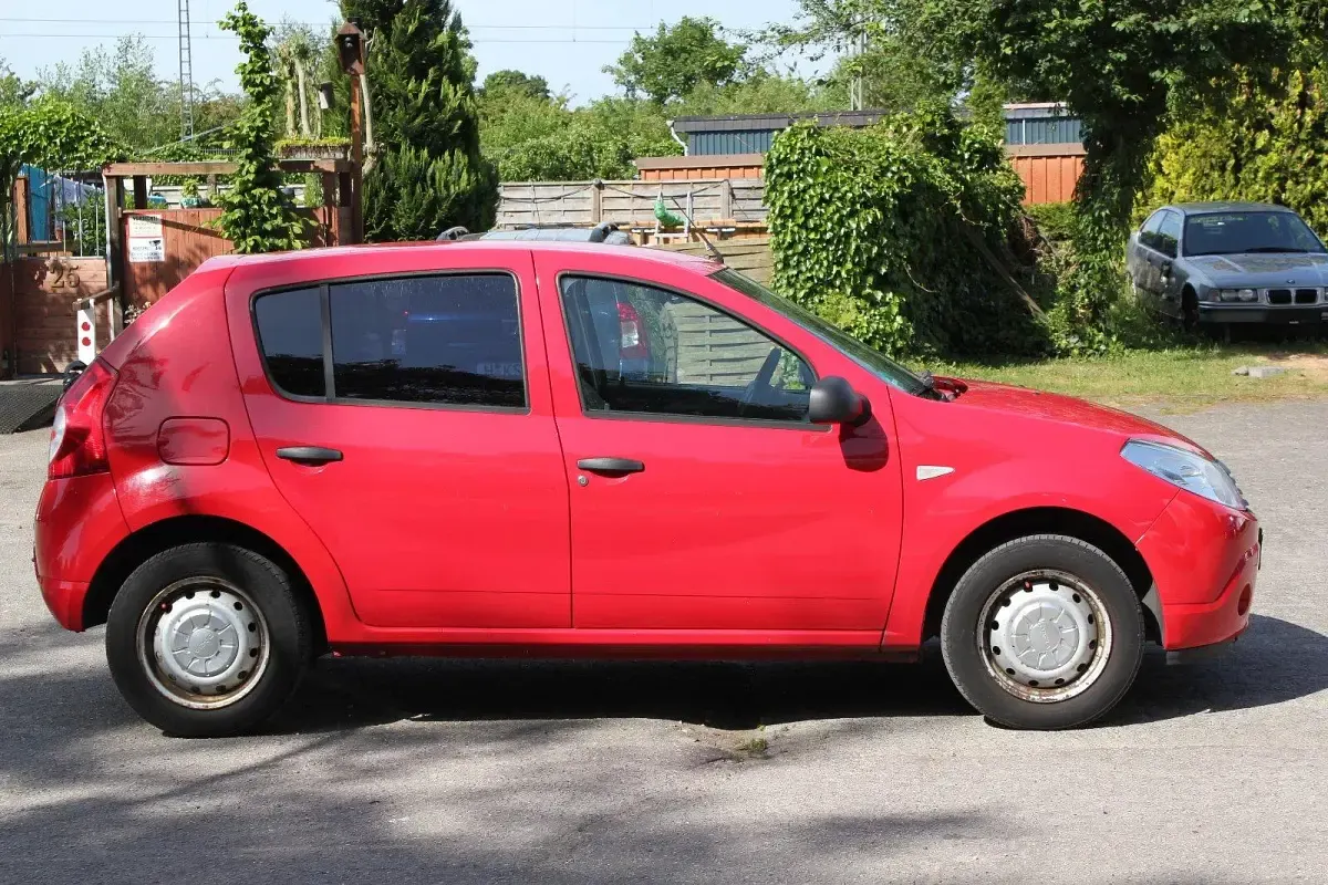 Gebraucht Dacia Sandero Basis 75 PS (55 kW) 2009 Rot Kleinwagen