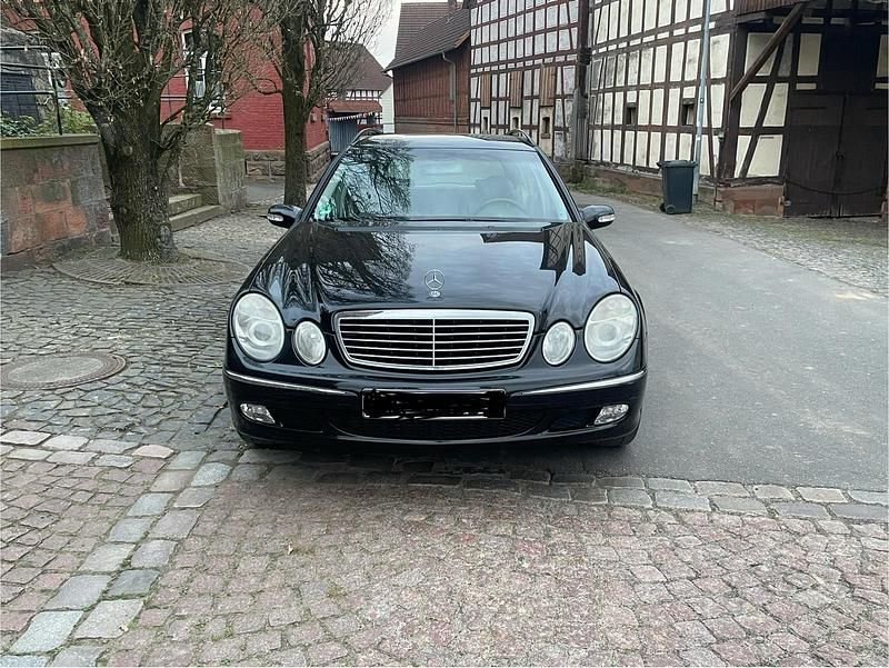 Second-hand Mercedes E270 177 CP (130 kW) 2004 Negru Break