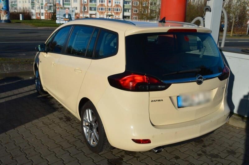 Beige Gebraucht 2017 Opel Zafira Tourer Van / Kleinbus | 9.500 € (Superpreis) - Bild 1/4