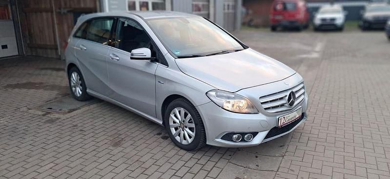 Gebraucht Mercedes B180 122 PS (89 kW) 2012 Polar silver  metallic paint Van / Kleinbus