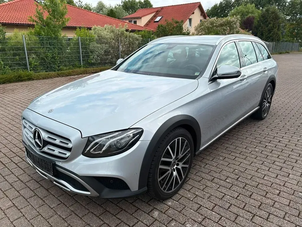 Gebraucht Mercedes E220 All-Terrain Avantgarde 194 PS (142 kW) 2019 Silber Kombi