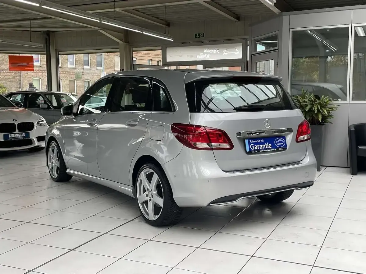 Gebraucht Mercedes B180 109 PS (80 kW) 2015 Polarsilber Van / Kleinbus