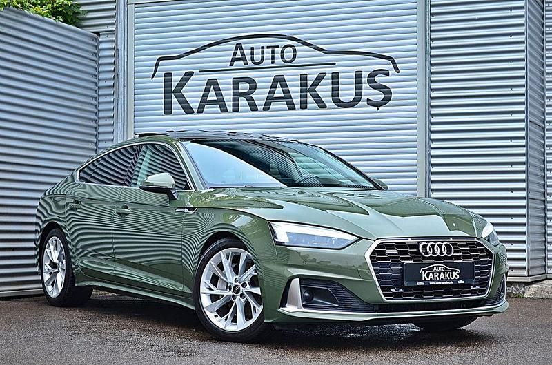 Grün Gebraucht 2021 Audi A5 Sportback Advanced Kleinwagen | 30.890 € (Teuer) - Bild 1/4