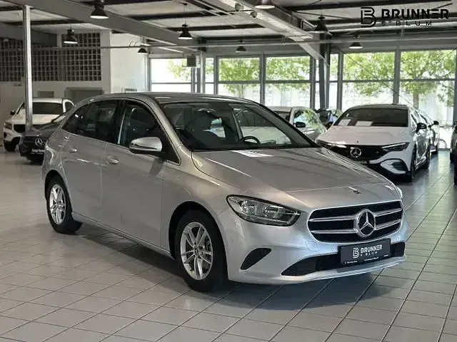 Gebraucht Mercedes B180 Progressive 136 PS (100 kW) 2020 Iridiumsilber Van / Kleinbus