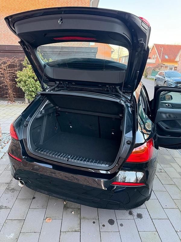 Gebraucht BMW 118 Advantage 140 PS (102 kW) 2019 Schwarz Kleinwagen