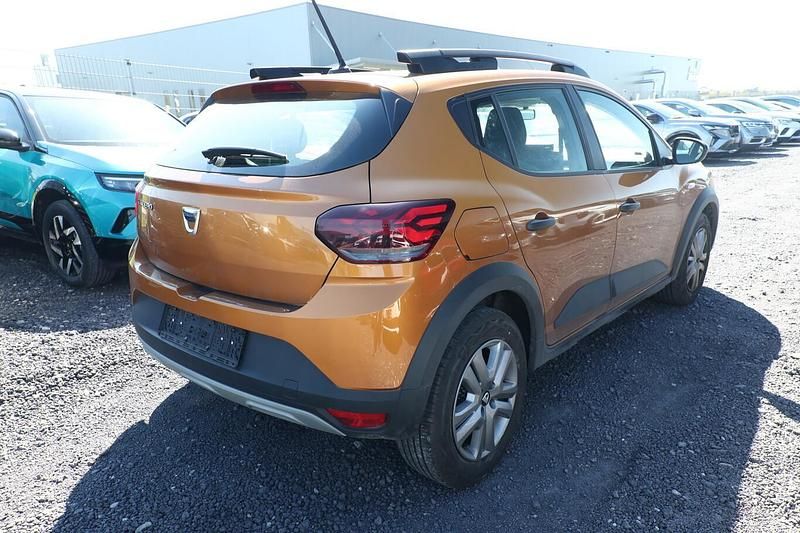 Gebraucht Dacia Sandero Essentiel 91 PS (66 kW) 2021 Orange atacama metallic SUV