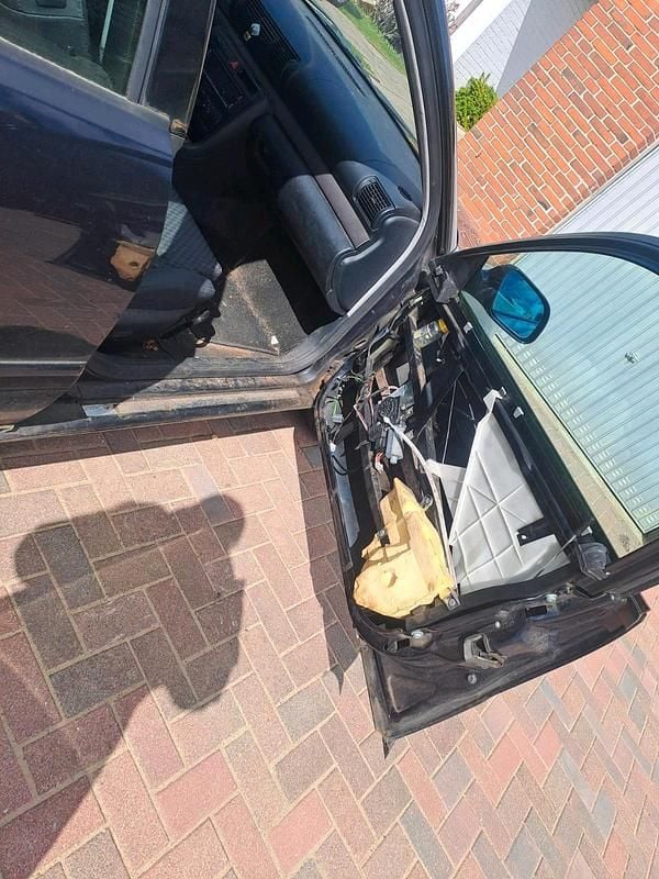 Second-hand Audi A4 150 CP (110 kW) 1999 Albastru Break