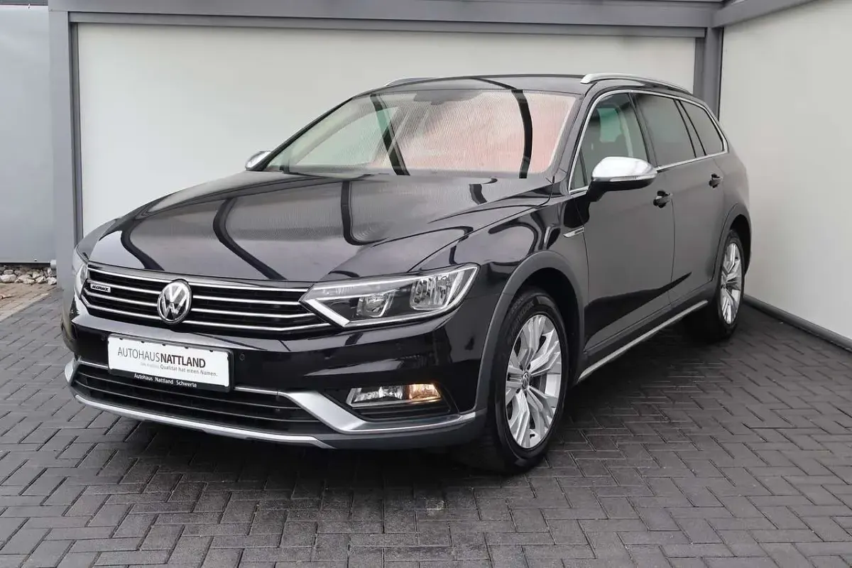 Gebraucht VW Passat Alltrack 190 PS (139 kW) 2019 Deep black perleffekt Kombi