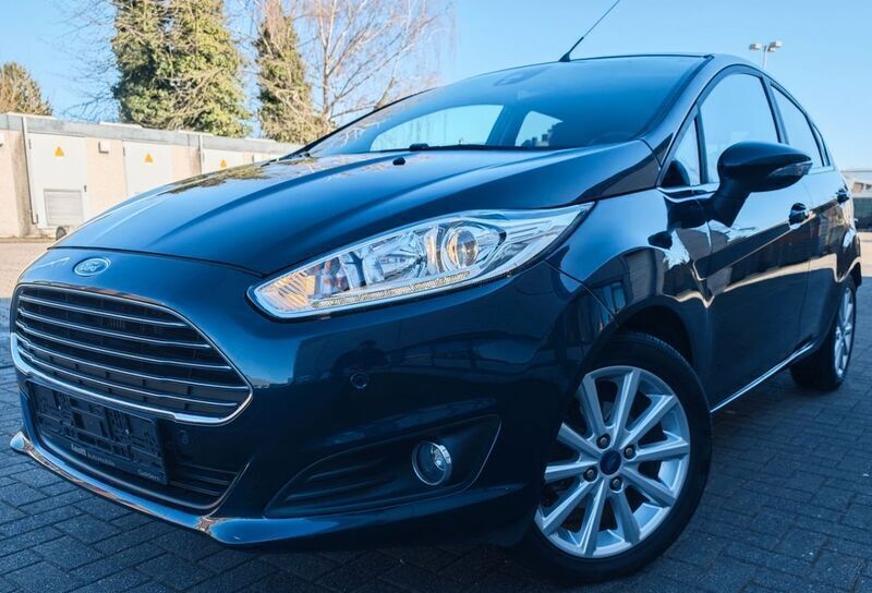 Blau Gebraucht 2017 Ford Fiesta Titanium Kleinwagen | 8.200 € (Guter Preis) - Bild 1/4