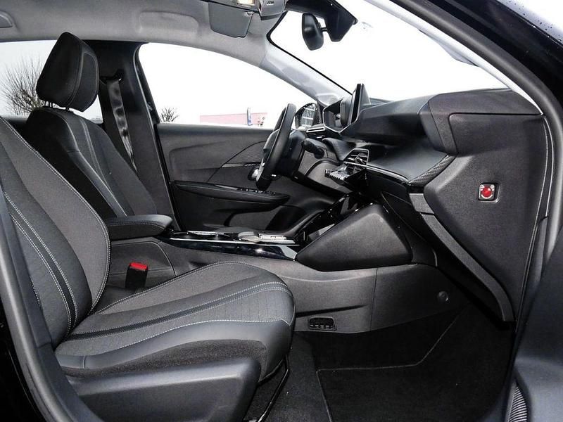 Gebraucht Peugeot e-208 Allure+ 100 kW (136 PS) 2023 Schwarz Kleinwagen
