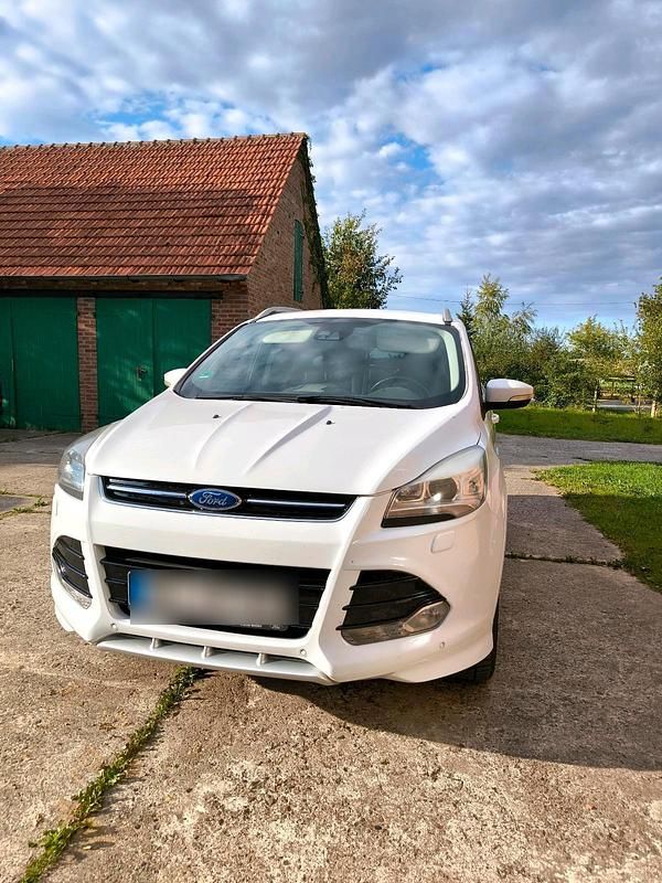 Weiß Gebraucht 2015 Ford Kuga Individual SUV | 10.500 € (Superpreis) - Bild 1/4