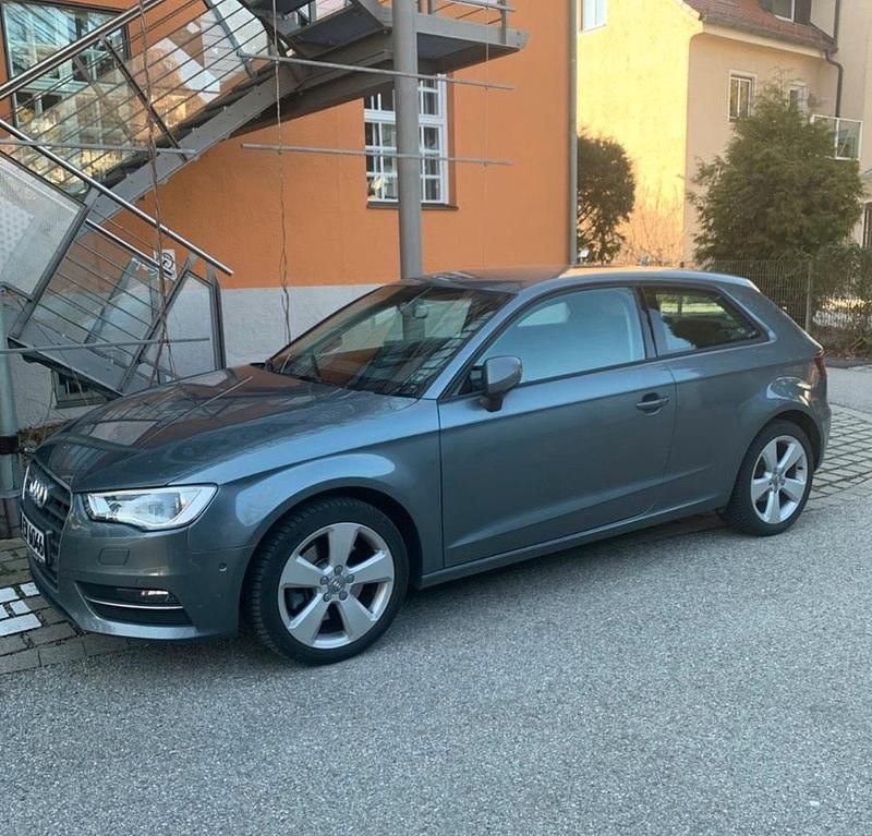 Gebraucht Audi A3 Ambition 180 PS (132 kW) 2014 Grau Kleinwagen
