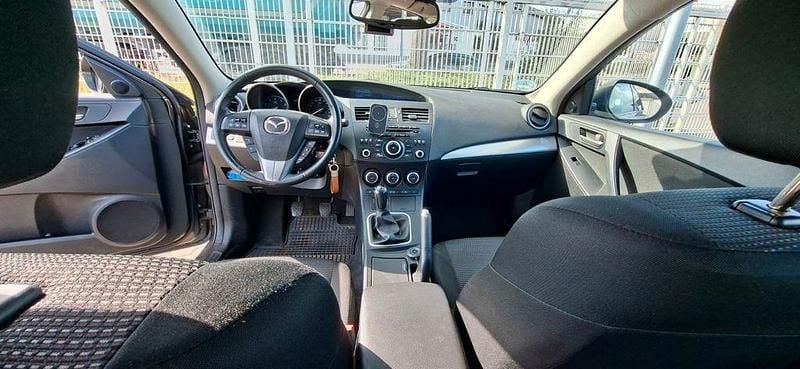 Grau Gebraucht 2012 Mazda 3 Edition Limousine | 6.000 € (Fairer Preis) - Bild 1/4