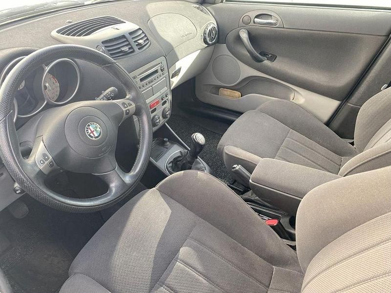 Gebraucht Alfa Romeo 147 120 PS (88 kW) 2002 Silber Kleinwagen