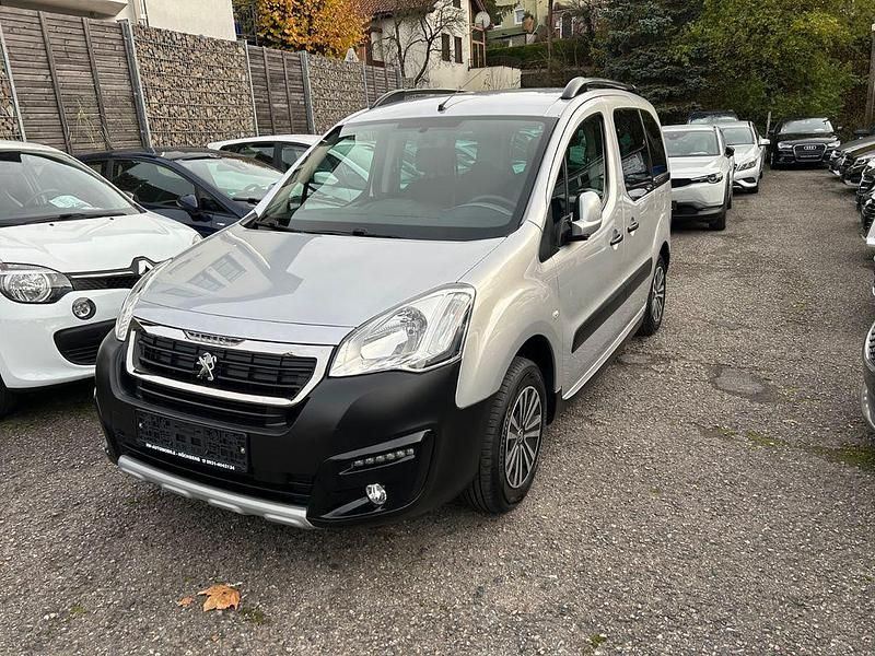 Silber Gebraucht 2016 Peugeot Partner Tepee Outdoor Van / Kleinbus | 9.600 € (Fairer Preis) - Bild 1/4