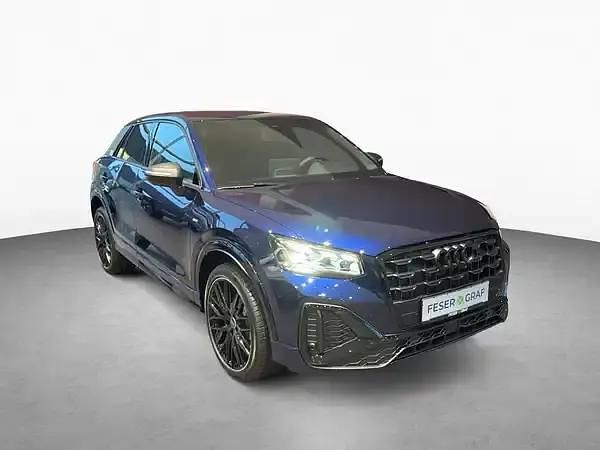 Neu Audi Q2 Ambiente 150 PS (110 kW) 2025 Navarrablau metallic SUV