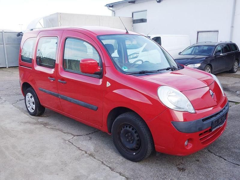 Gebraucht Renault Kangoo Happy Family 90 PS (66 kW) 2010 Rot Limousine