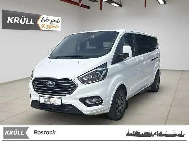 Weiß (frostweiß) Gebraucht 2022 Ford Transit Custom Titanium X Van / Kleinbus | 39.990 € (Fairer Preis) - Bild 1/4