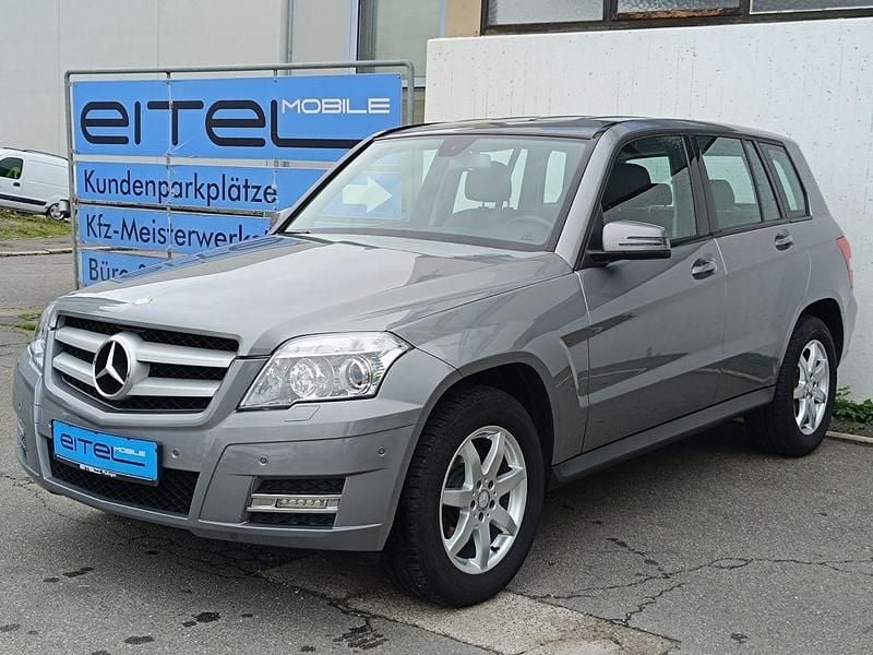 Silber (palladiumsilber metalliclack) Gebraucht 2011 Mercedes GLK300 SUV | 13.450 € - Bild 1/4