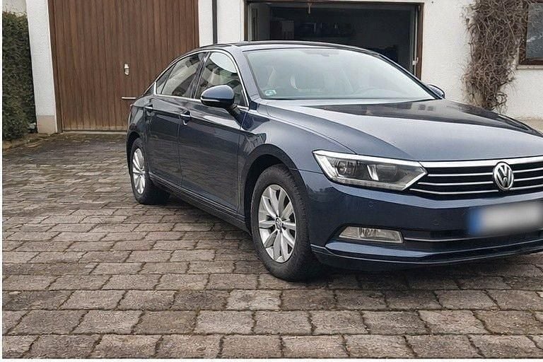 Gebraucht VW Passat Comfortline 150 PS (110 kW) 2017 Blau Limousine
