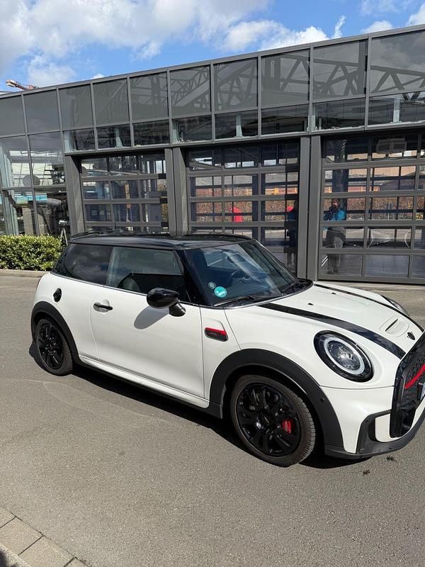 Gebraucht Mini John Cooper Works 231 PS (169 kW) 2024 Weiß Kleinwagen