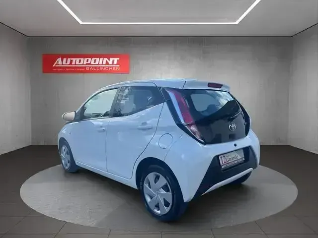Gebraucht Toyota Aygo X-play 97 PS (71 kW) 2015 Weiß Kleinwagen