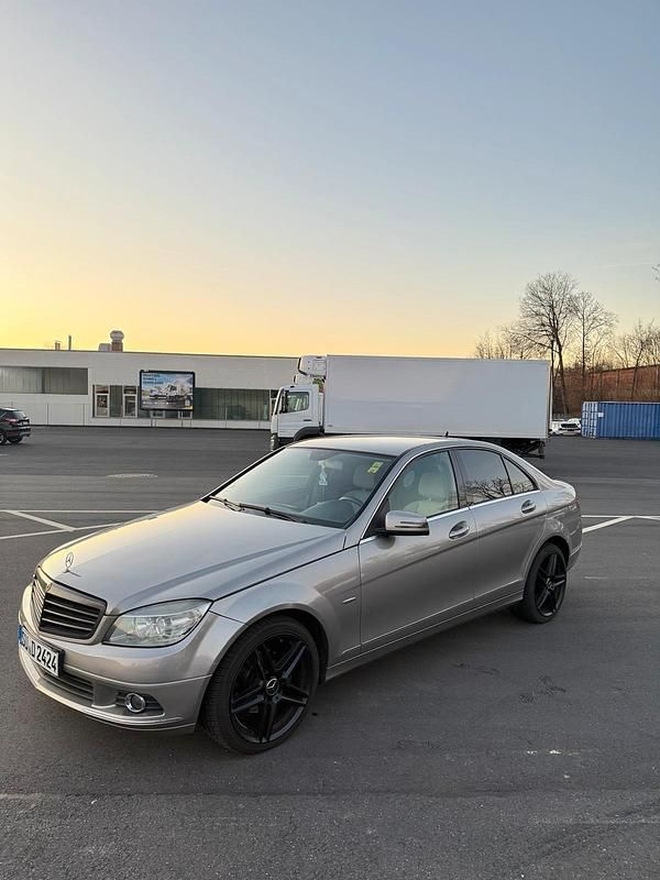 Gold Gebraucht 2008 Mercedes C230 Limousine | 9.500 € - Bild 1/4