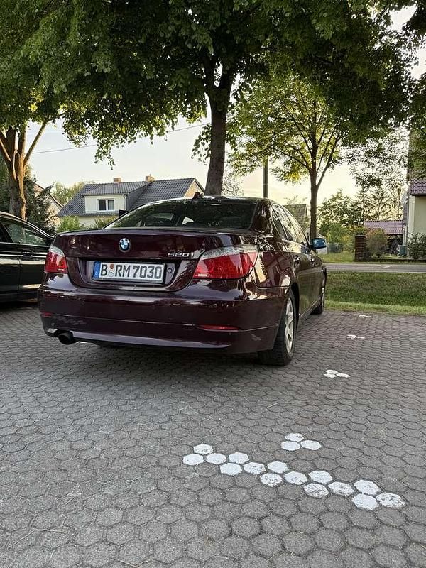 Gebraucht BMW 520 170 PS (125 kW) 2008 Rot Limousine