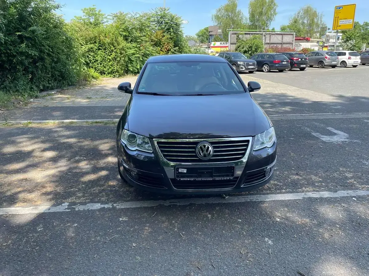 Gebraucht VW Passat Highline 160 PS (117 kW) 2010 Moccaanthrazit perleffekt Limousine