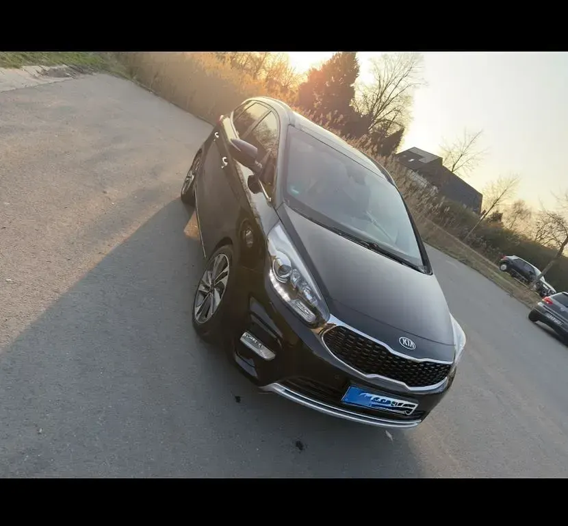 Gebraucht Kia Carens Spirit 141 PS (103 kW) 2017 Schwarz Van / Kleinbus