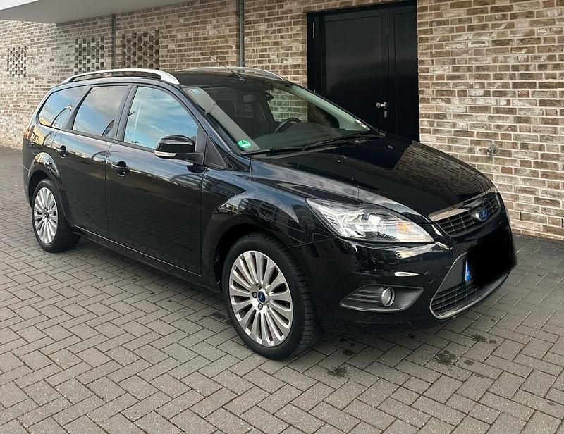 Schwarz Gebraucht 2011 Ford Focus Titanium Kombi | 3.400 € (Superpreis) - Bild 1/4