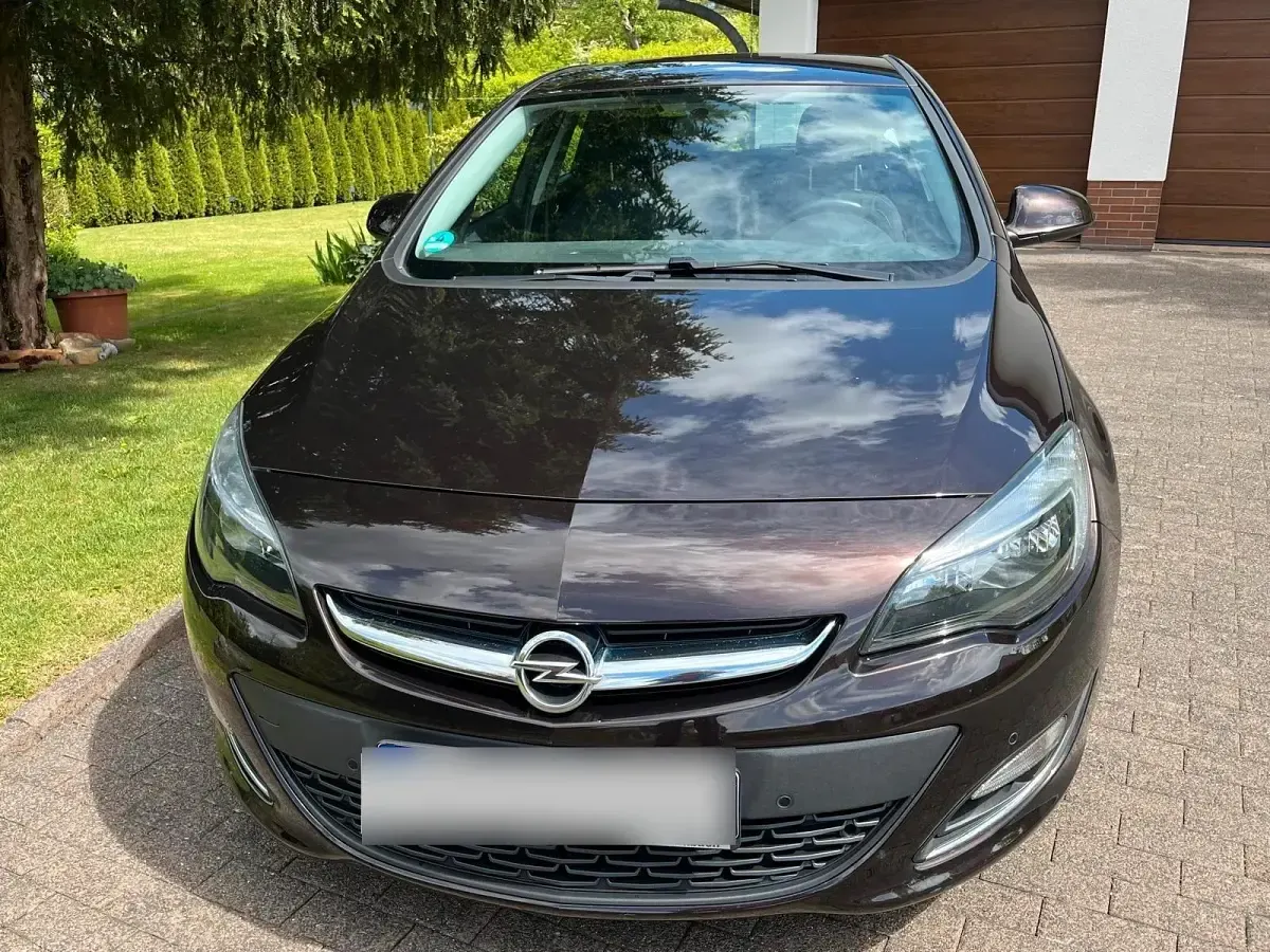 Gebraucht Opel Astra Active 140 PS (102 kW) 2013 Braun Kleinwagen