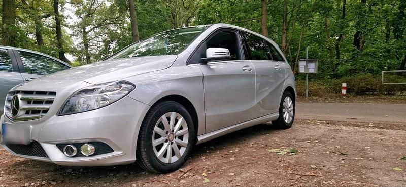Gebraucht Mercedes B180 122 PS (89 kW) 2014 Silber Van / Kleinbus