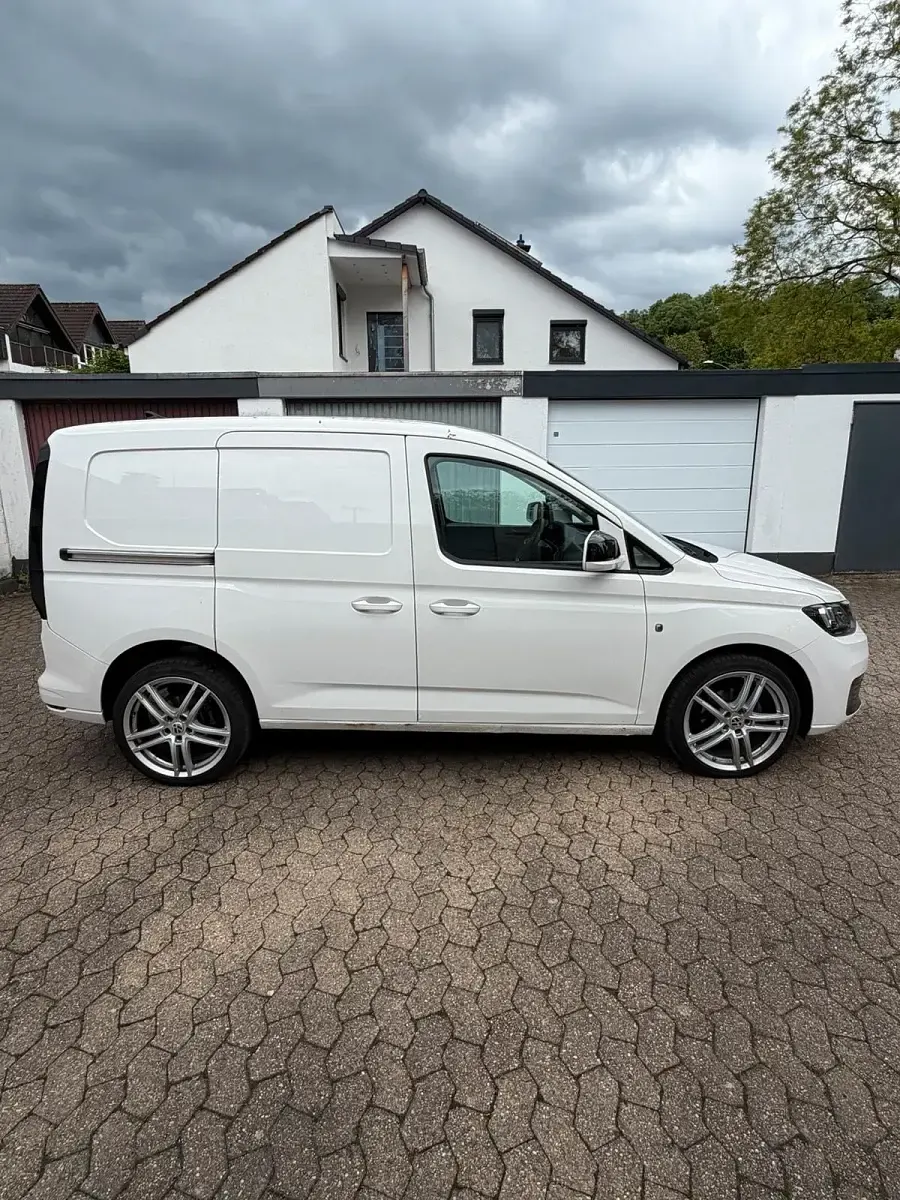 Gebraucht VW Caddy R 75 PS (55 kW) 2021 Weiß Van / Kleinbus