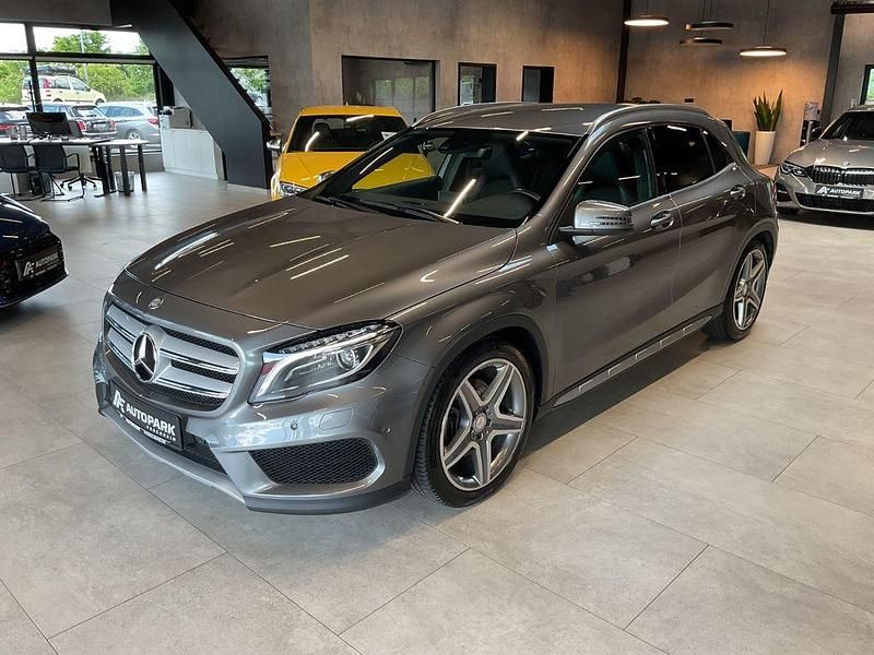 Grau Gebraucht 2015 Mercedes GLA220 AMG line SUV | 17.980 € (Guter Preis) - Bild 1/4
