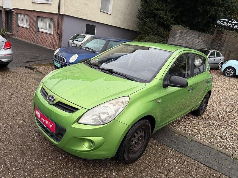 Grün Gebraucht 2010 Hyundai i20 Classic Limousine | 2.999 € (Fairer Preis) - Bild 1/4