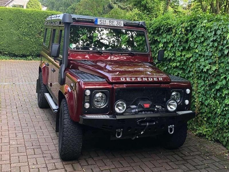 Gebraucht Land Rover Defender SE 122 PS (89 kW) 2015 Rot Kombi