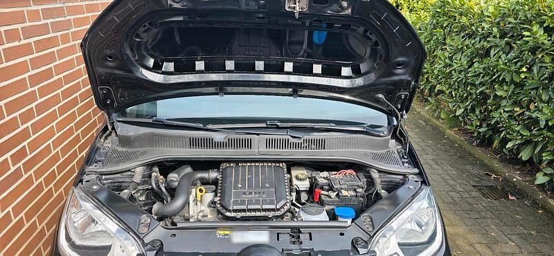 Second-hand VW up! Basis 65 CP (47 kW) 2017 Negru Hatchback