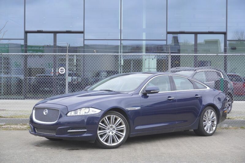 Blau Gebraucht 2011 Jaguar XF Limousine | 12.000 € - Bild 1/4