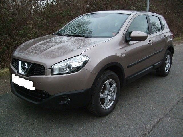 Gebraucht Nissan Qashqai Acenta 131 PS (96 kW) 2013 Gold SUV
