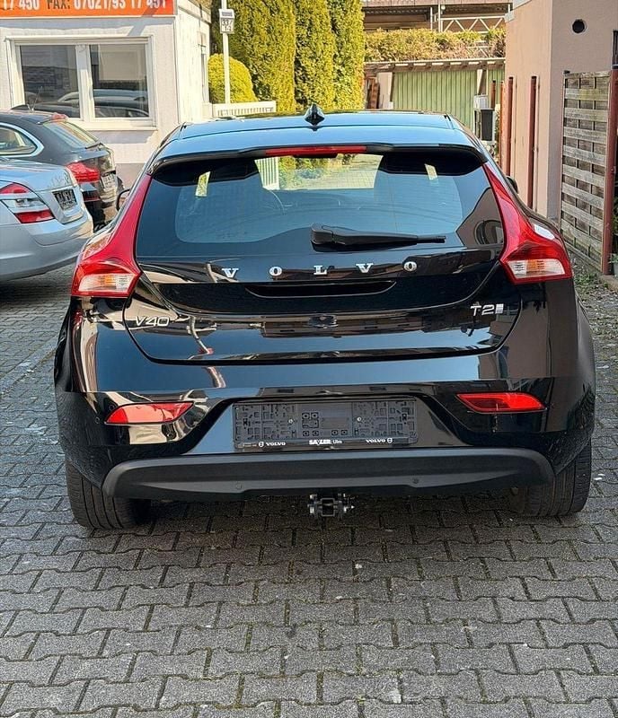 Gebraucht Volvo V40 Inscription 122 PS (89 kW) 2017 Schwarz Kombi