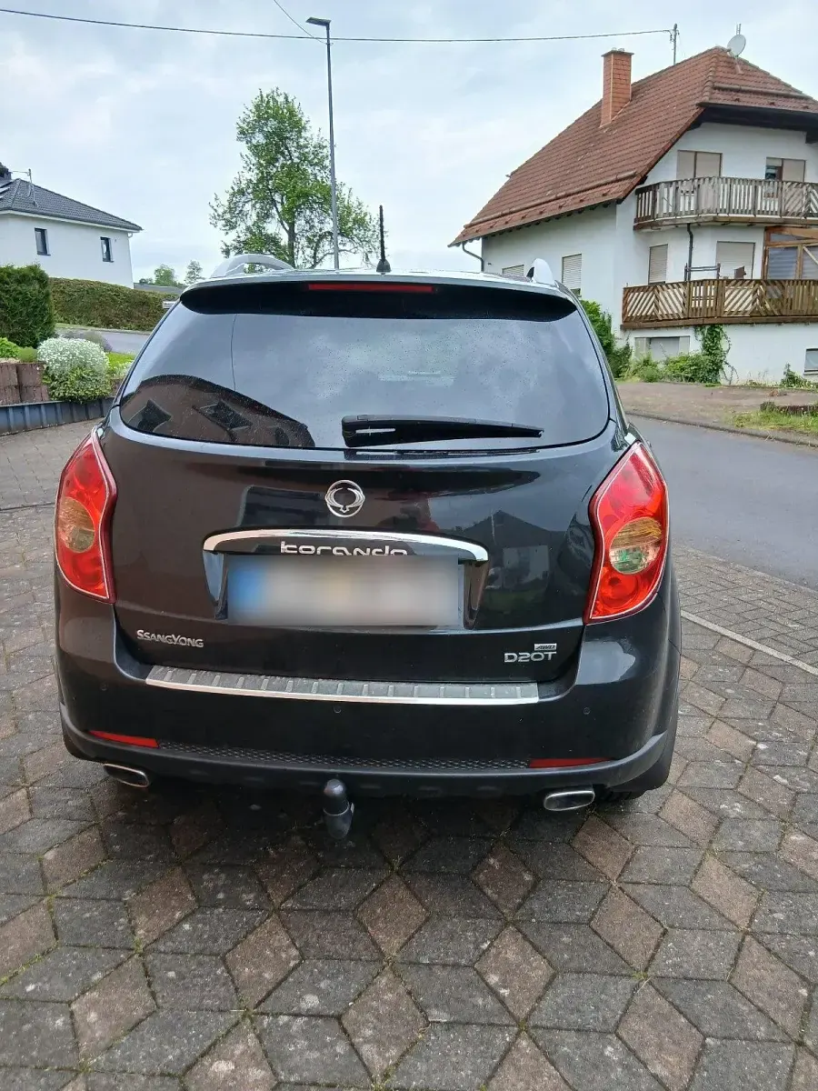 Gebraucht SsangYong Korando 150 PS (110 kW) 2014 Schwarz SUV