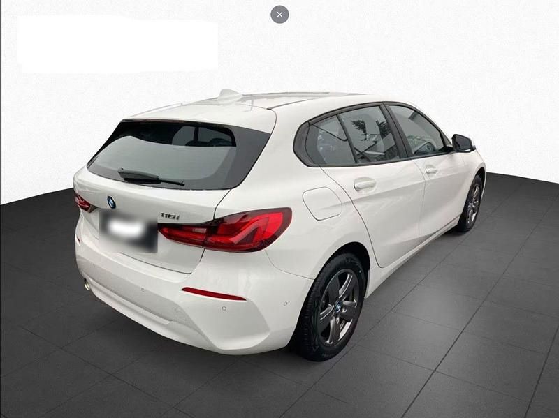 Gebraucht BMW 118 Advantage 136 PS (100 kW) 2021 Weiß Kleinwagen
