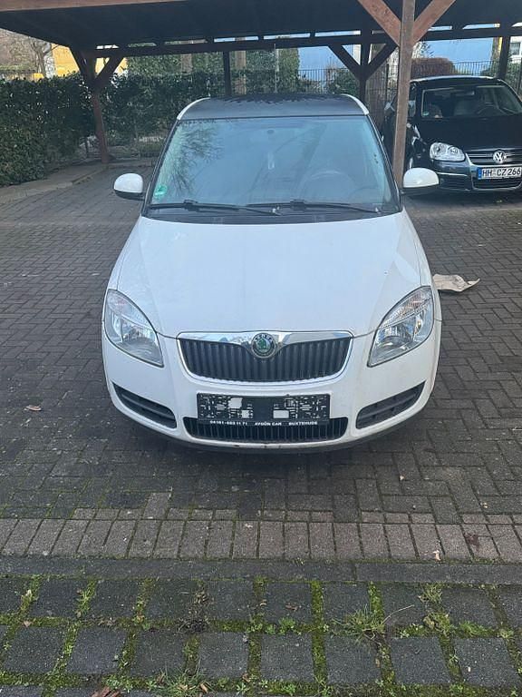 Weiß Gebraucht 2009 Skoda Fabia Classic Limousine | 2.990 € (Fairer Preis) - Bild 1/4