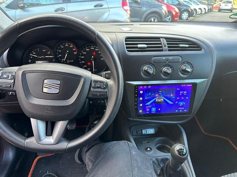 Gebraucht Seat Leon Reference 125 PS (91 kW) 2011 Rot Limousine