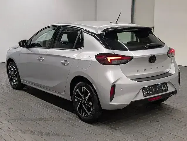 Gebraucht Opel Corsa 101 PS (74 kW) 2025 Kristallsilbermet. Kleinwagen