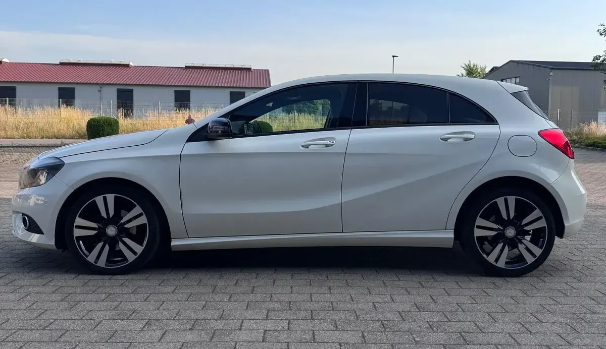 Gebraucht Mercedes A200 136 PS (100 kW) 2013 Weiß Kleinwagen