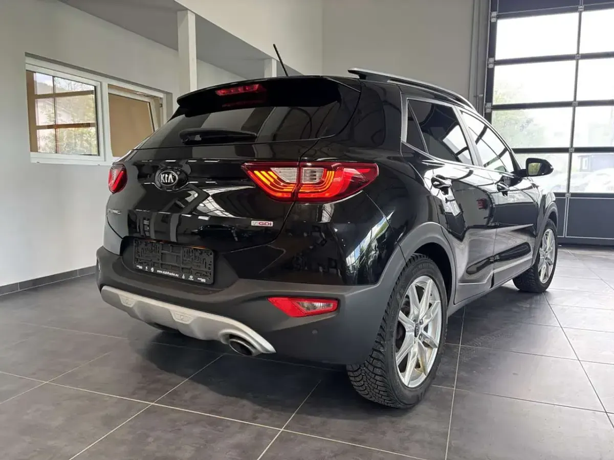 Gebraucht Kia Stonic Platinum Edition 120 PS (88 kW) 2017 Aurora black SUV