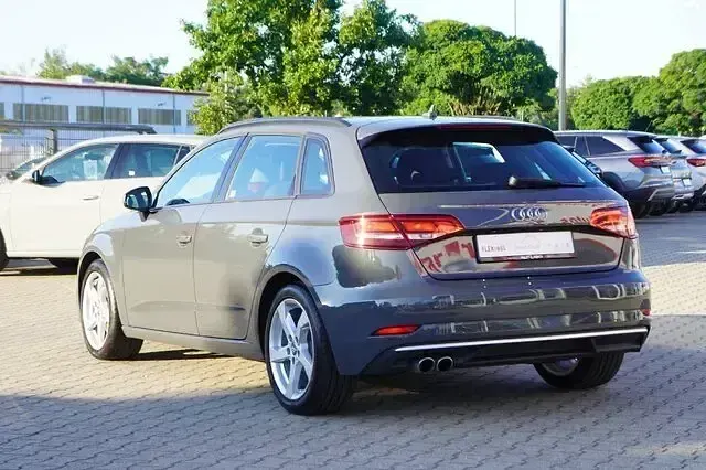 Gebraucht Audi A3 Ambiente 150 PS (110 kW) 2018 Grau Limousine
