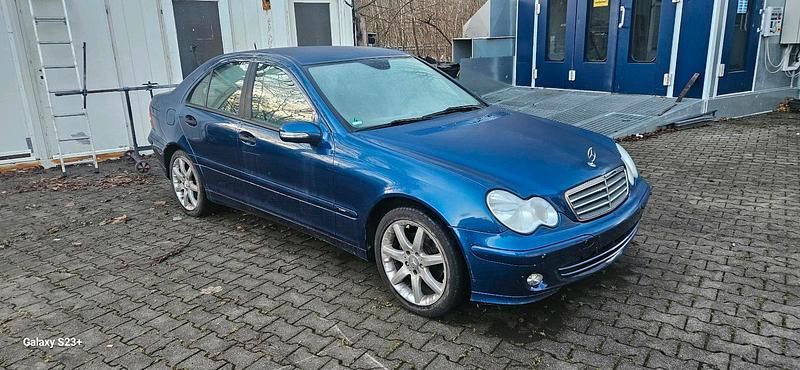 Gebraucht Mercedes C180 143 PS (105 kW) 2005 Blau Limousine